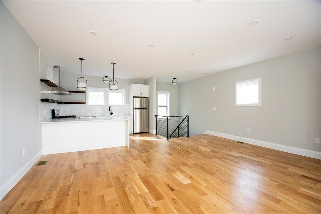 348 Chelsea St #3, Boston, MA Photo #3