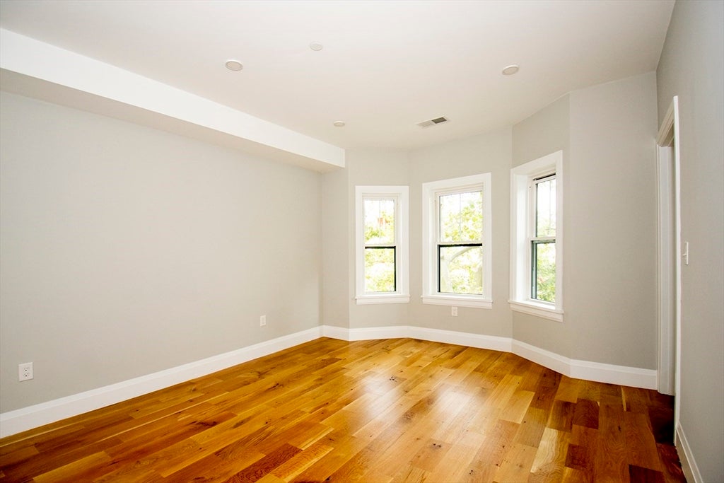 348 Chelsea St #3, Boston, MA Photo #8