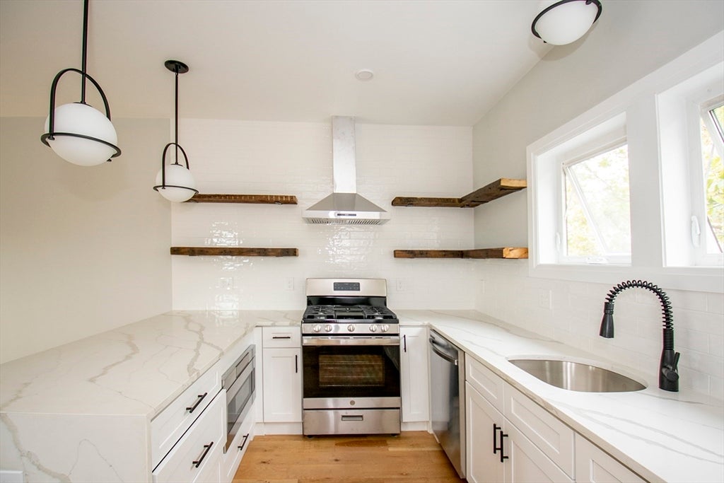 348 Chelsea St #3, Boston, MA Photo #2