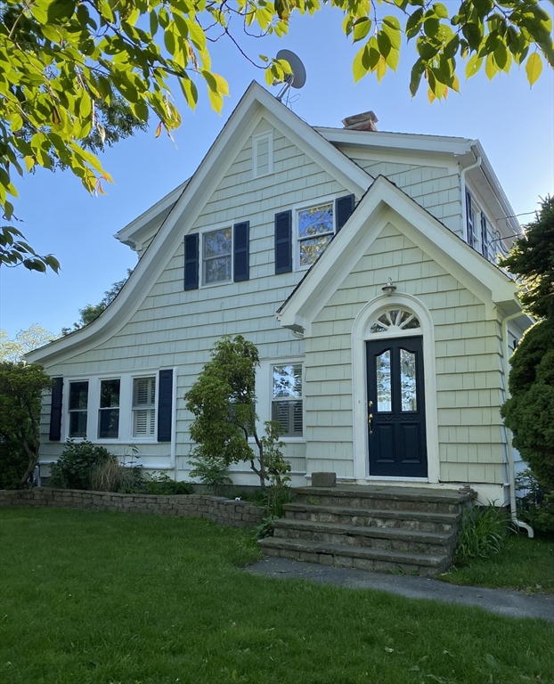 348 Bristol Ferry Rd