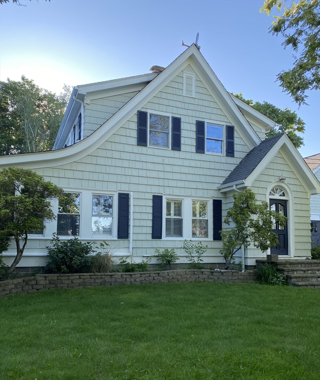 348 Bristol Ferry Rd