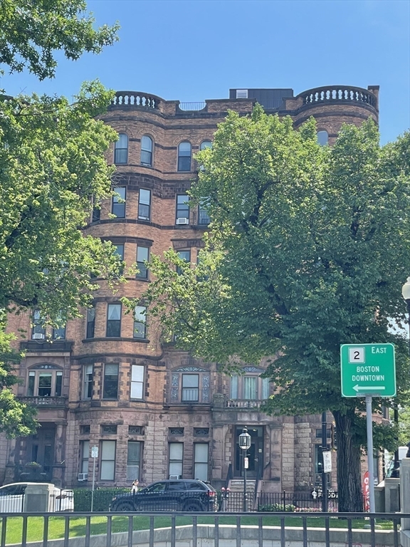 362 Commonwealth Ave 2H
