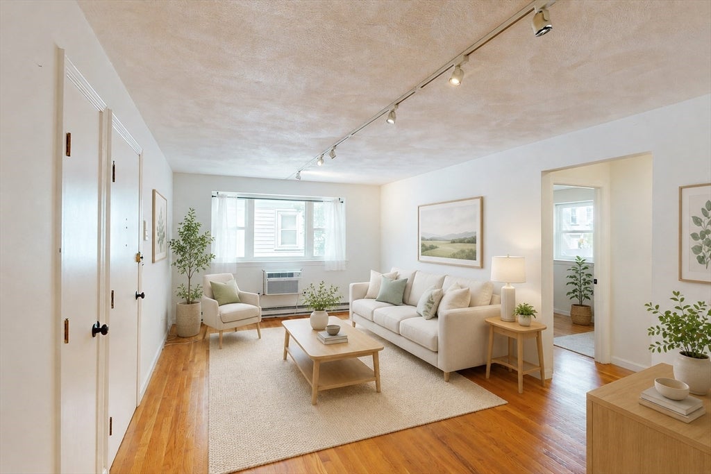 104 Trowbridge St #4, Cambridge, MA, 104 Trowbridge St #4, Cambridge, MA Photo #1