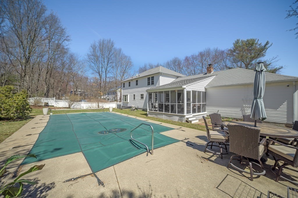 5 Lauren Ln