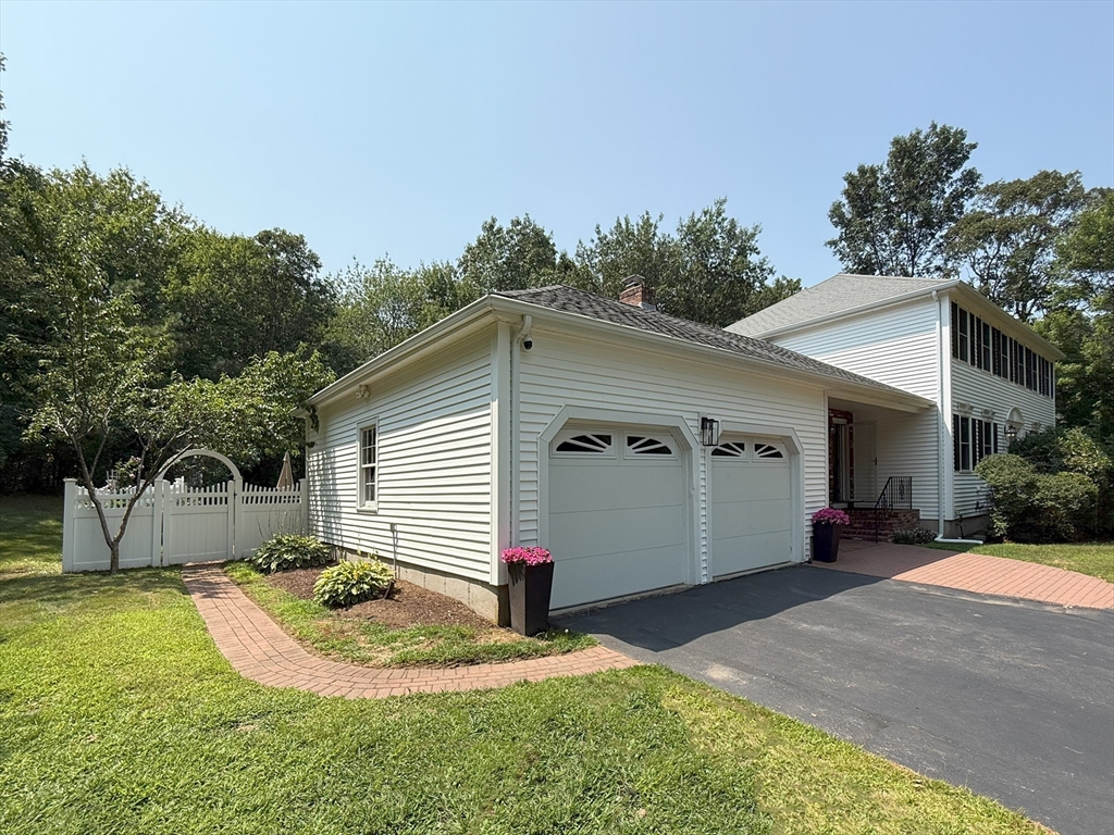 5 Lauren Ln