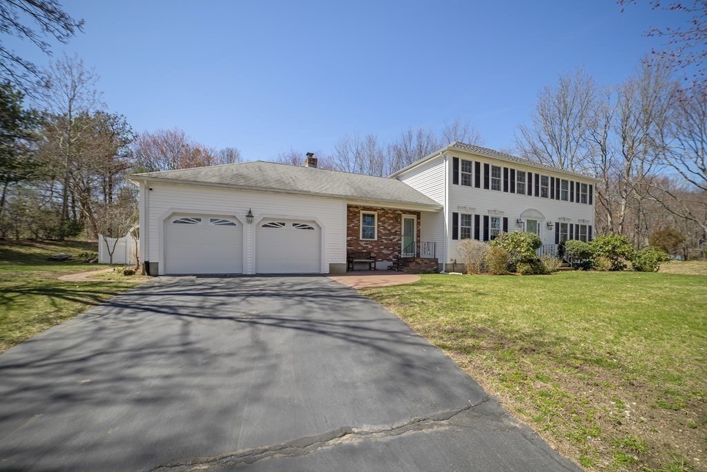 5 Lauren Ln