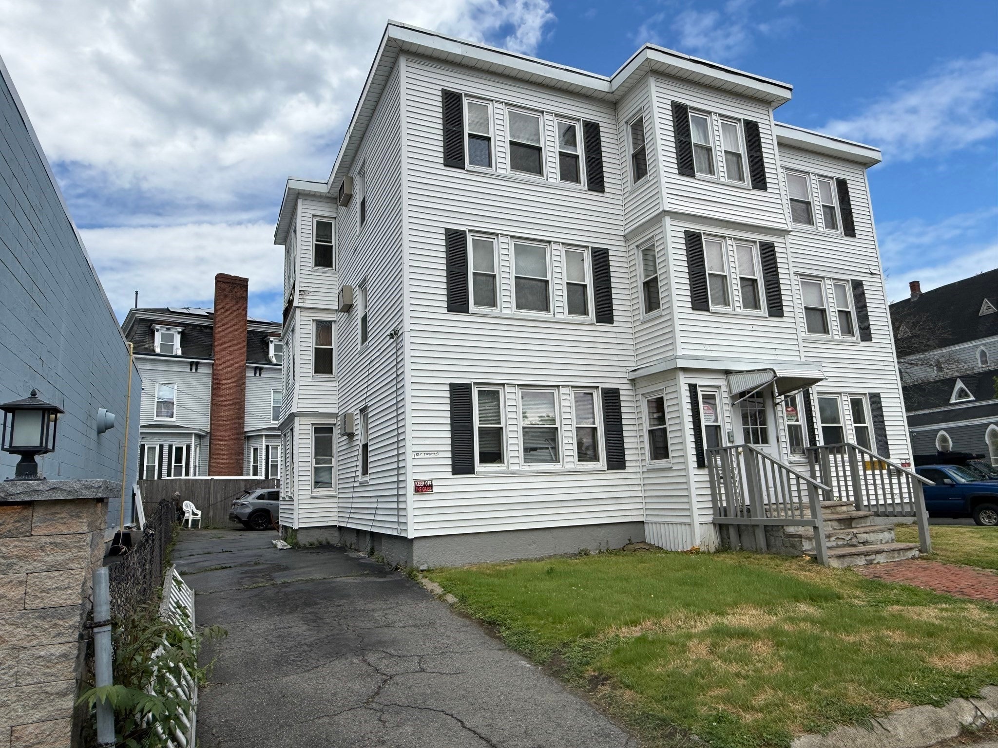 145 N Common