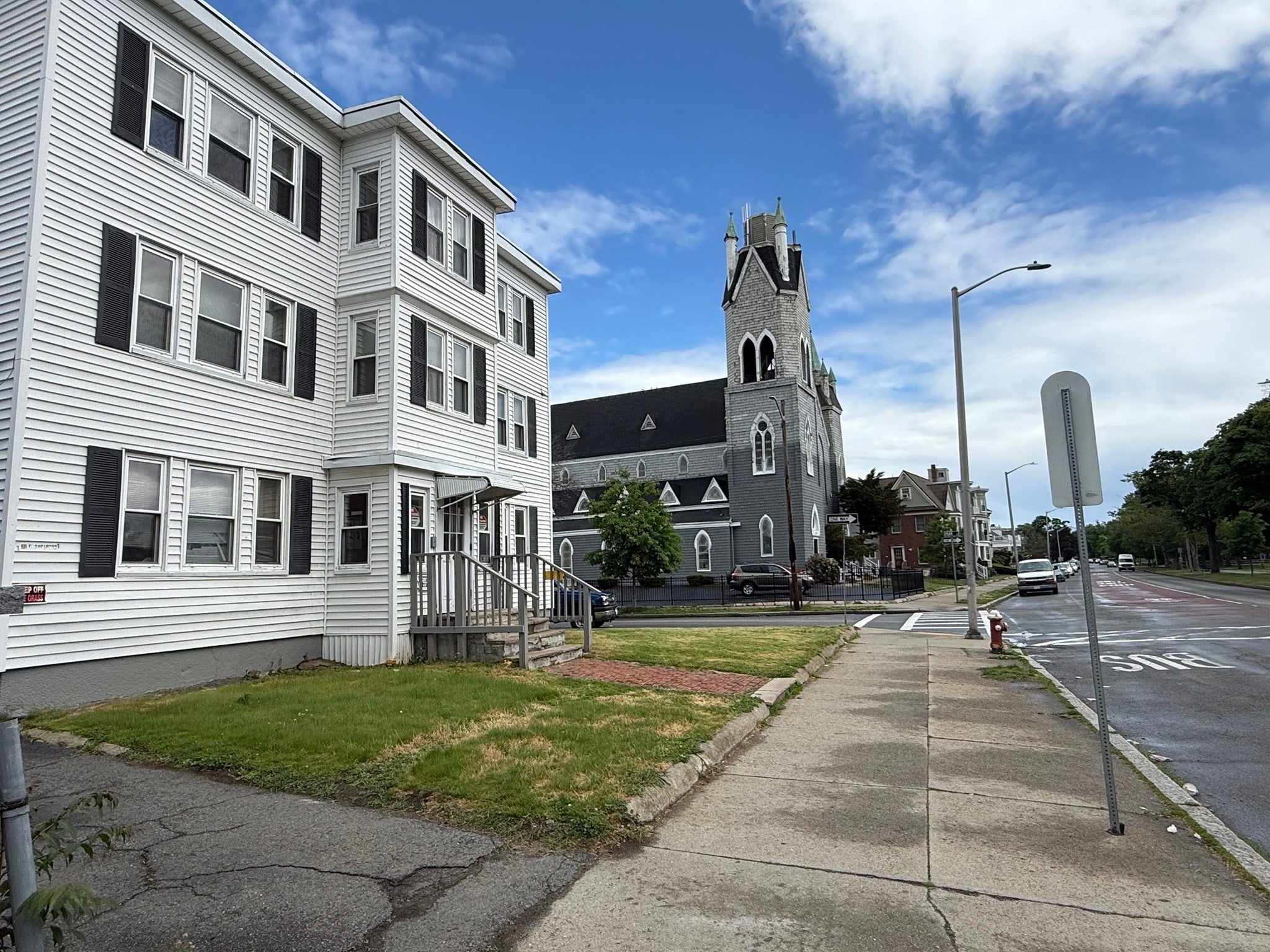 145 N Common