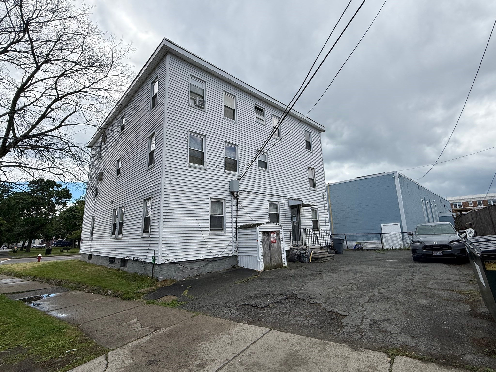 145 N Common