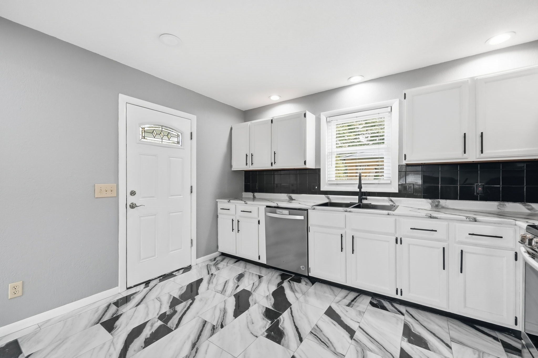 5 Timber Ln, Holyoke, MA, 5 Timber Ln, Holyoke, MA Photo #14