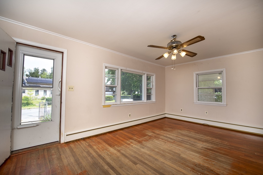 49 Farmfield St