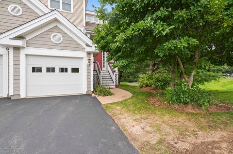 18 Lincoln Ln 18 Grafton MA 01536