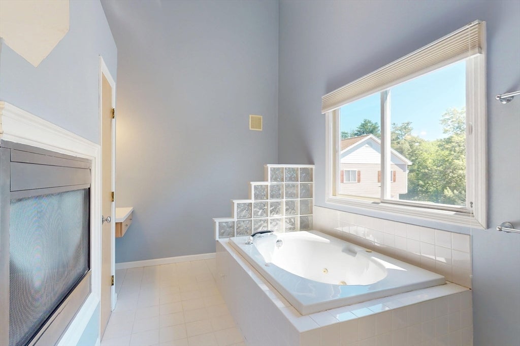 98 Algonquin Tr #98, Ashland, MA Photo #19