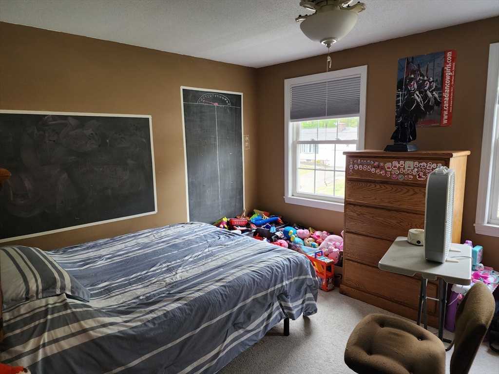 33 Guerin St, Chicopee, MA Photo #24