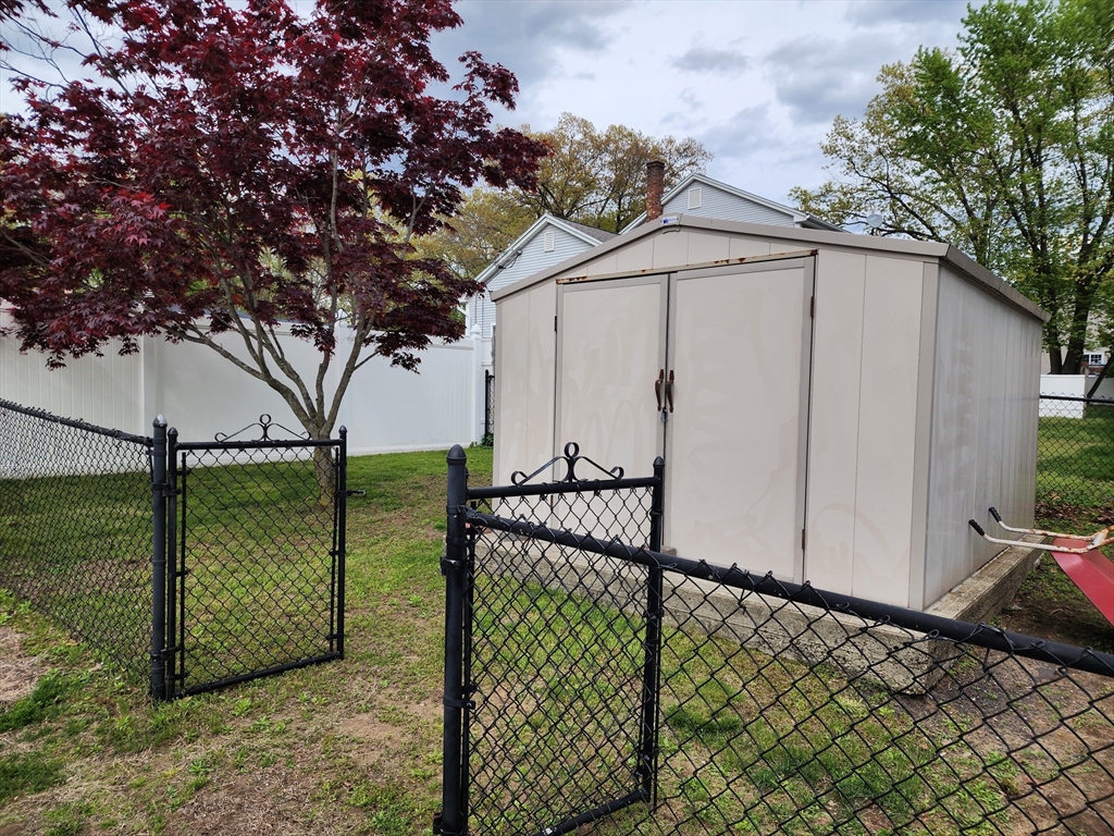 33 Guerin St, Chicopee, MA Photo #3