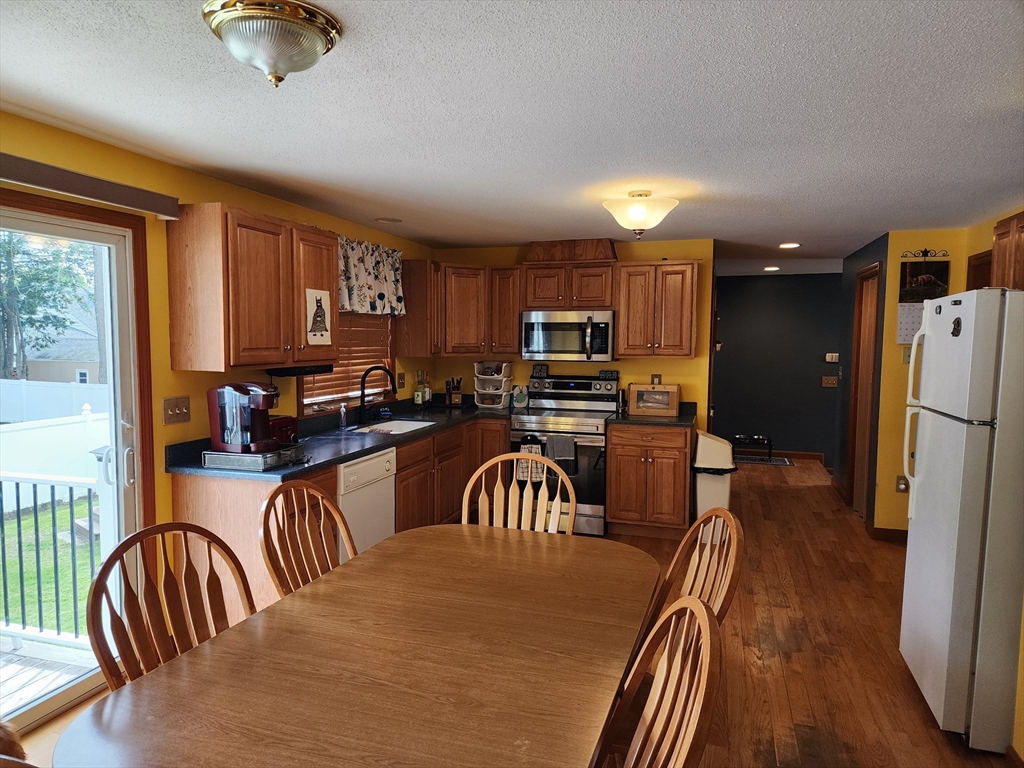 33 Guerin St, Chicopee, MA Photo #11