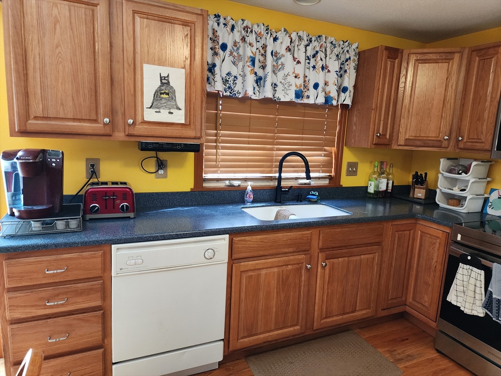 33 Guerin St, Chicopee, MA Photo #7