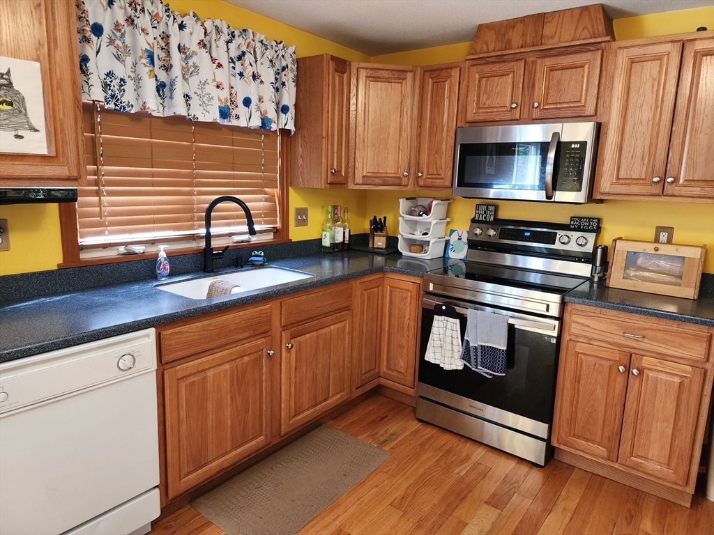 33 Guerin St, Chicopee, MA Photo #6