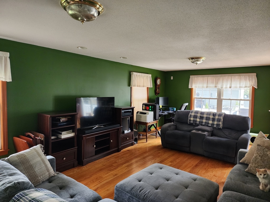 33 Guerin St, Chicopee, MA Photo #14