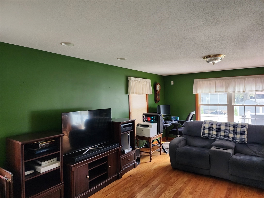 33 Guerin St, Chicopee, MA Photo #15