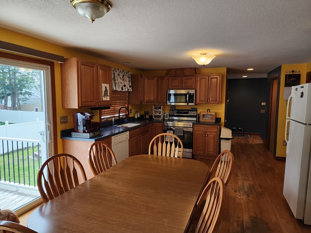 33 Guerin St, Chicopee, MA Photo #10