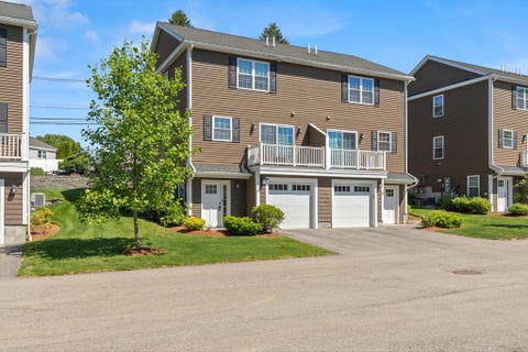Photo of 4 Fairview St #8, Chelmsford, MA 01863 (MLS # 73531212)