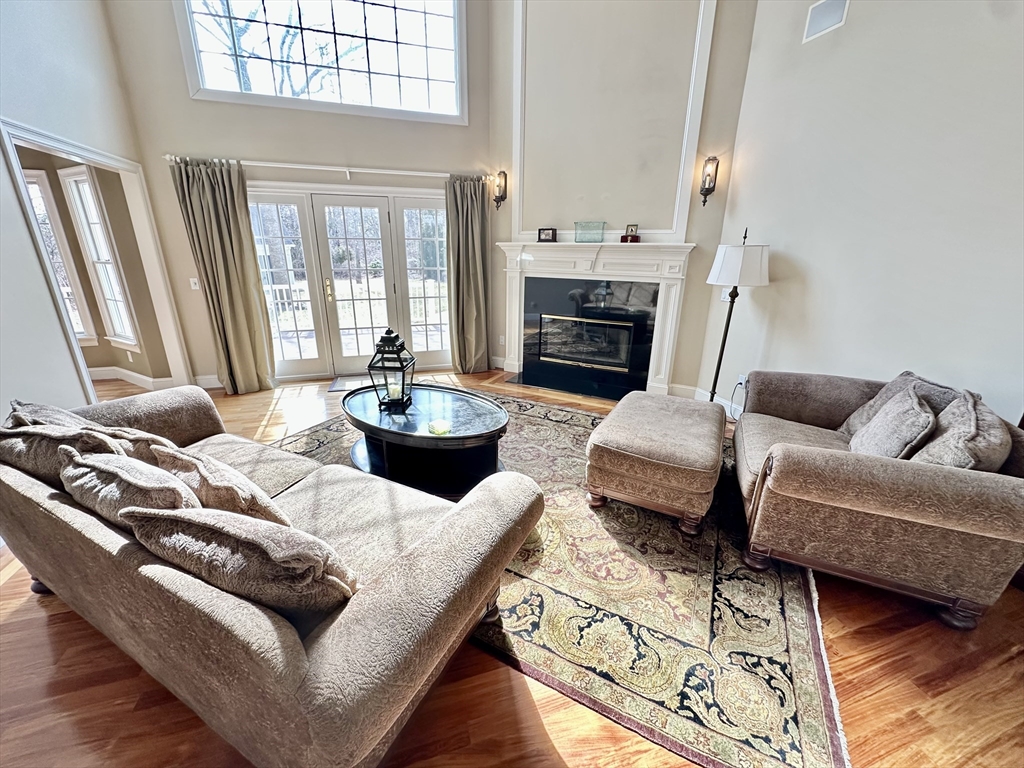 53 White Cliff Dr
