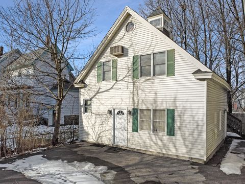 11 Warwick St 3 Lowell MA 01851
