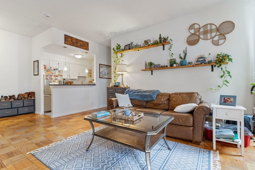 Click for 27 Bowdoin Street #2B, Boston, MA slideshow