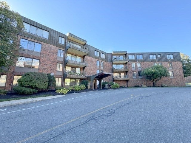 1002 Paradise Rd #3R, Swampscott, MA, 1002 Paradise Rd #3R, Swampscott, MA Photo #1