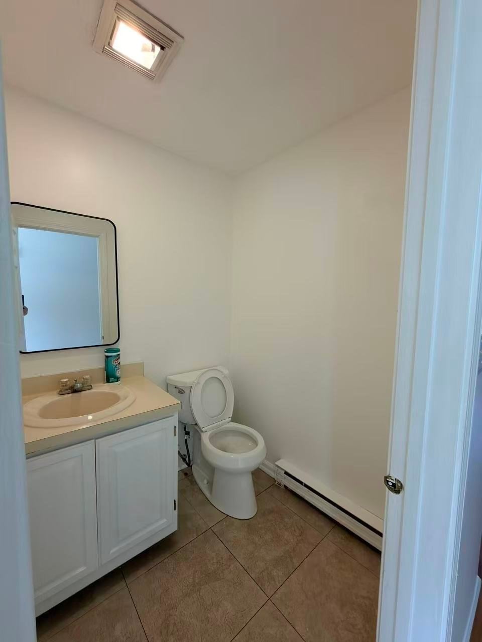 136 N Washington St 4