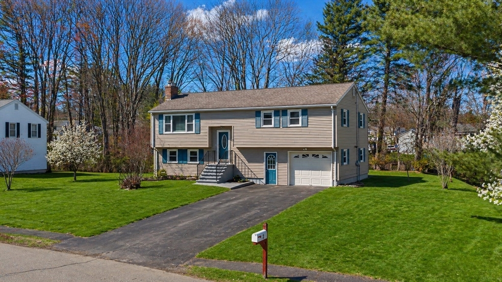 3 Lark Dr