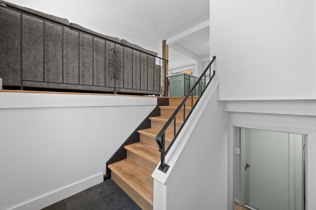 3 Lark Dr