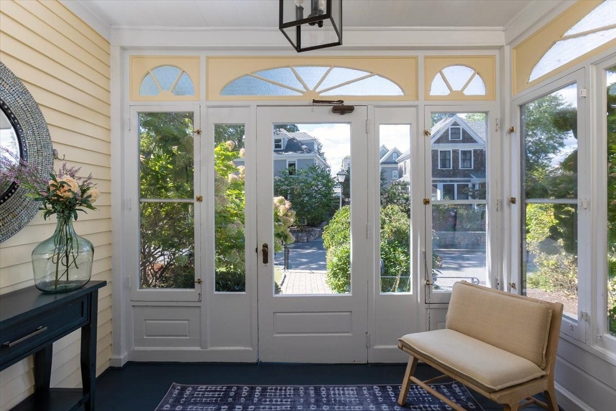 16 Abbott Street