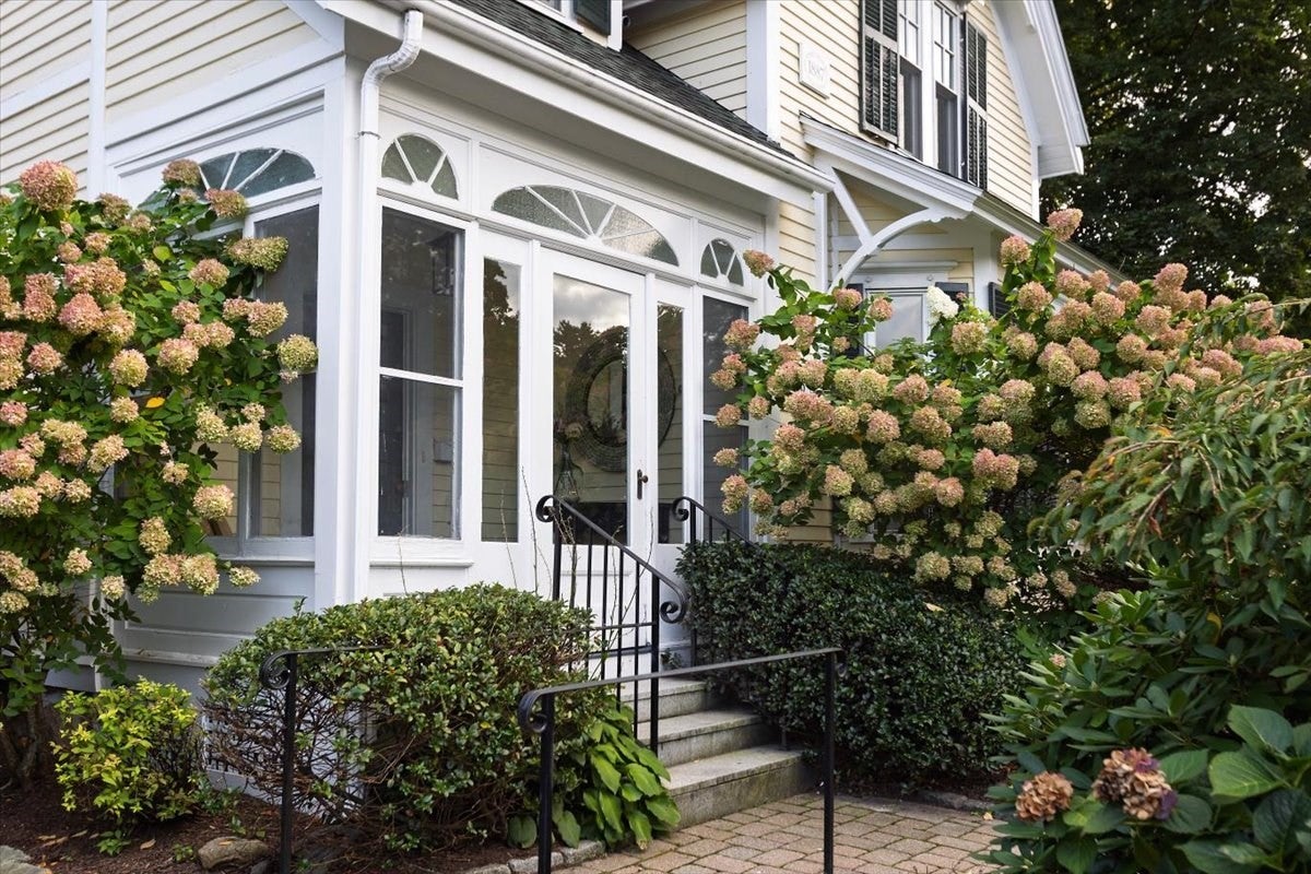 16 Abbott Street