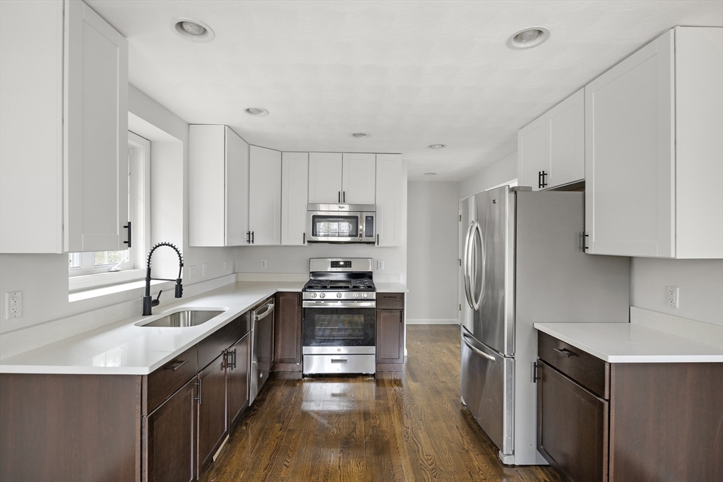 Malden, Massachusetts 02148, United States, 3 Bedrooms Bedrooms, ,2 BathroomsBathrooms,Residential,Active,105987