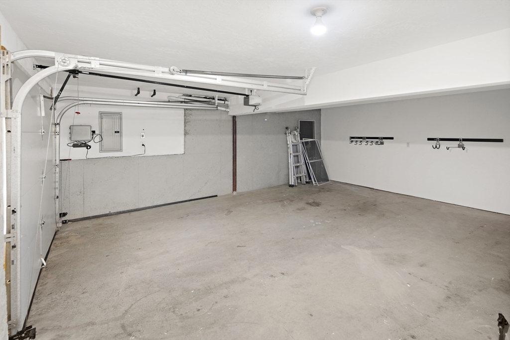 Malden, Massachusetts 02148, United States, 3 Bedrooms Bedrooms, ,2 BathroomsBathrooms,Residential,Active,105987