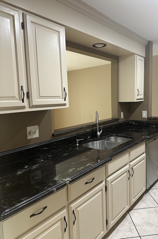 2205 Boston Rd M125