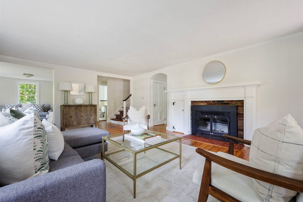 460 King St