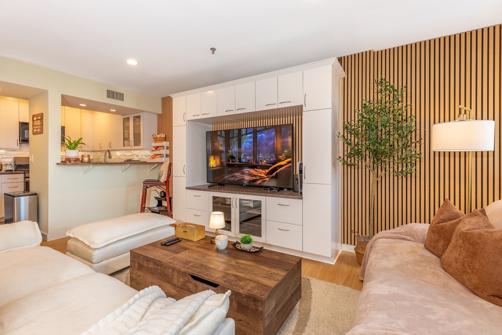 147 Kelton St 609