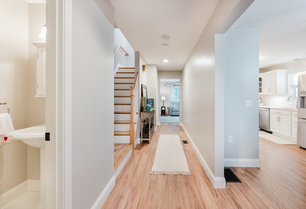 700 Lees River Ave 15