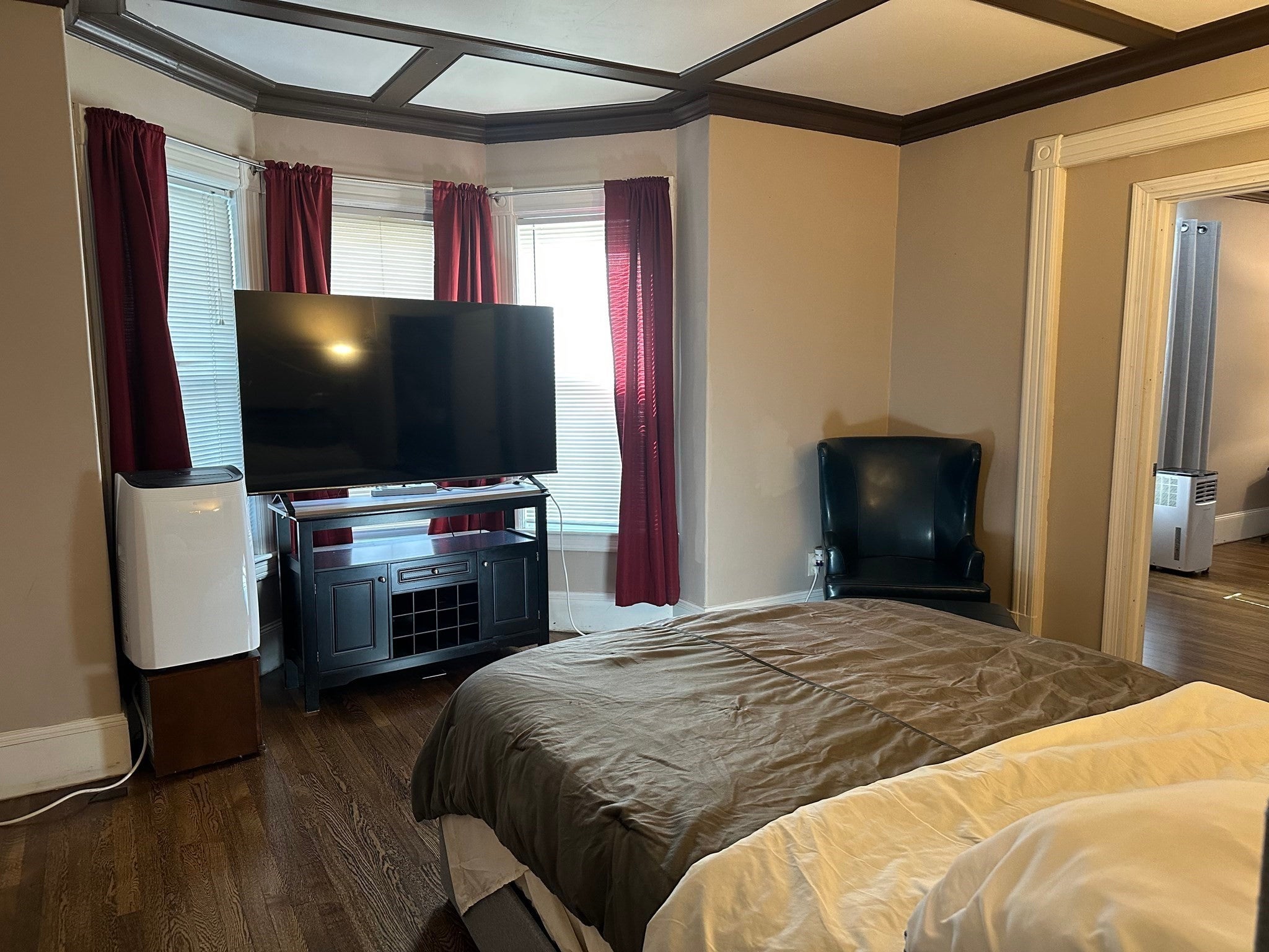 434 Pleasant St, Holyoke, MA Photo #6