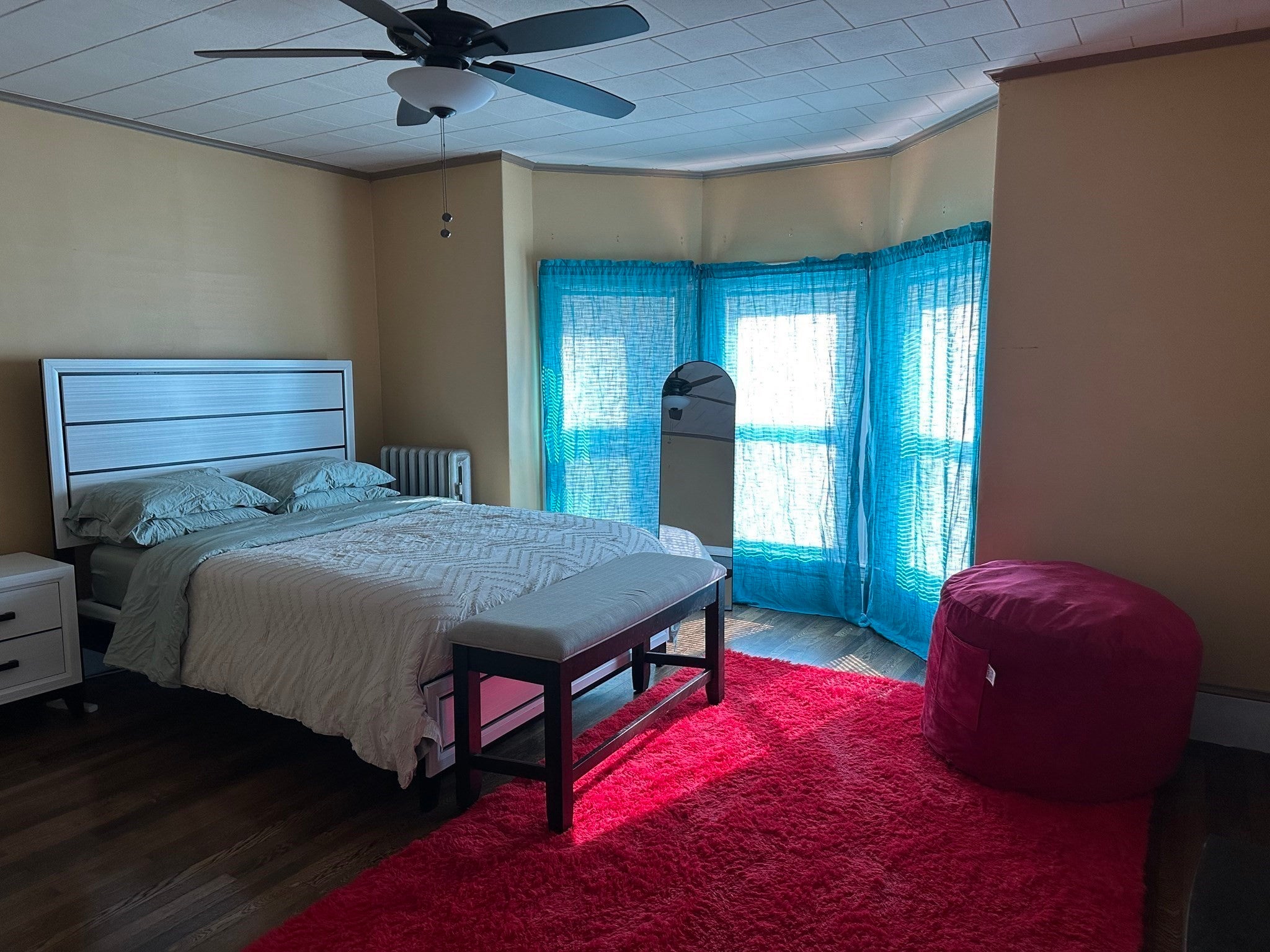 434 Pleasant St, Holyoke, MA Photo #10