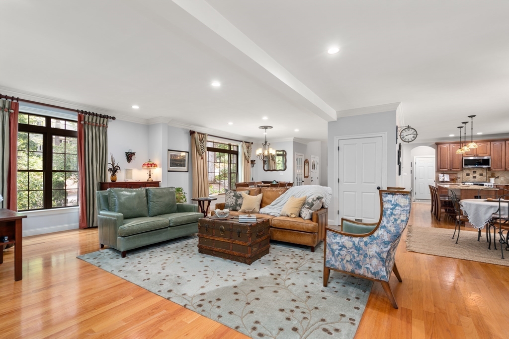 7 Henderson Rd