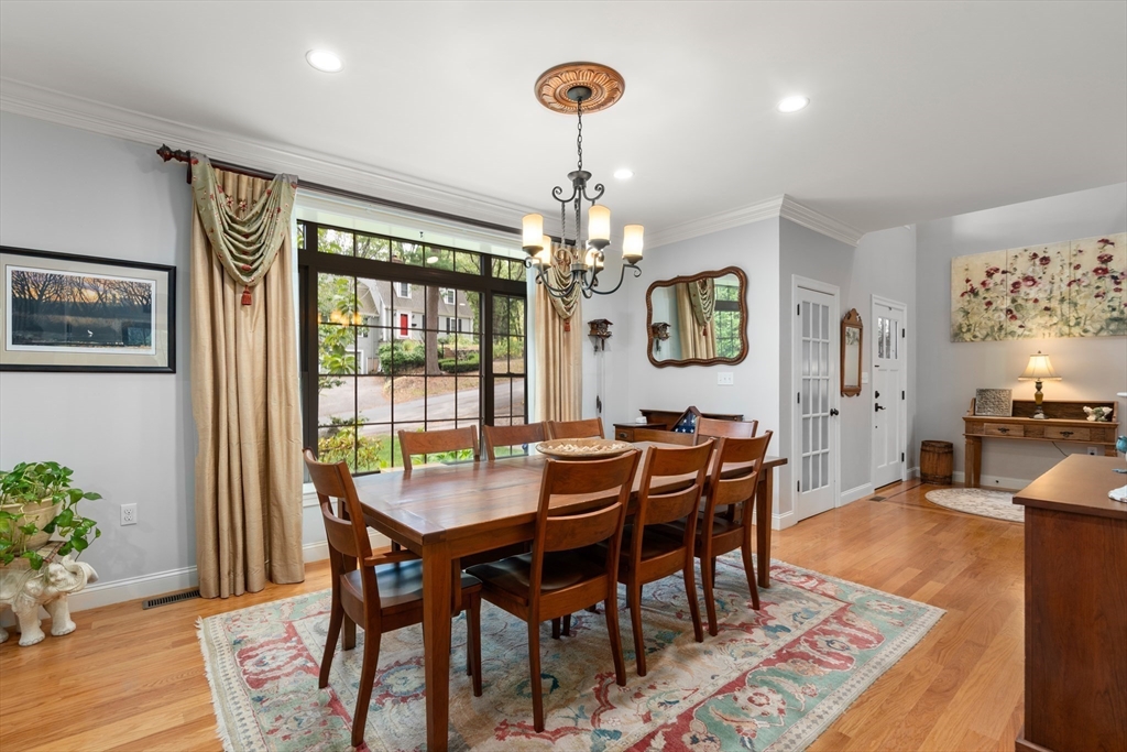 7 Henderson Rd