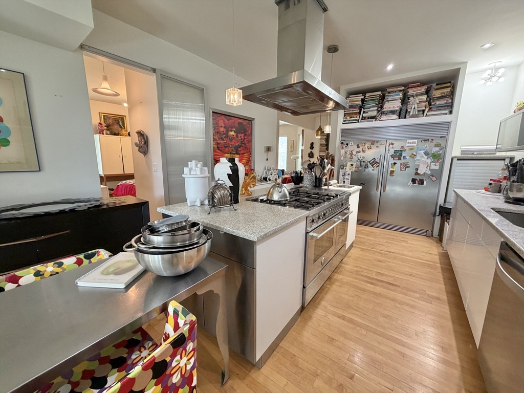 87 Oxford Ave 1