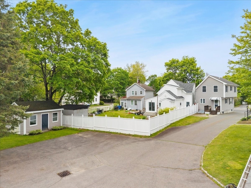 195 Bay St