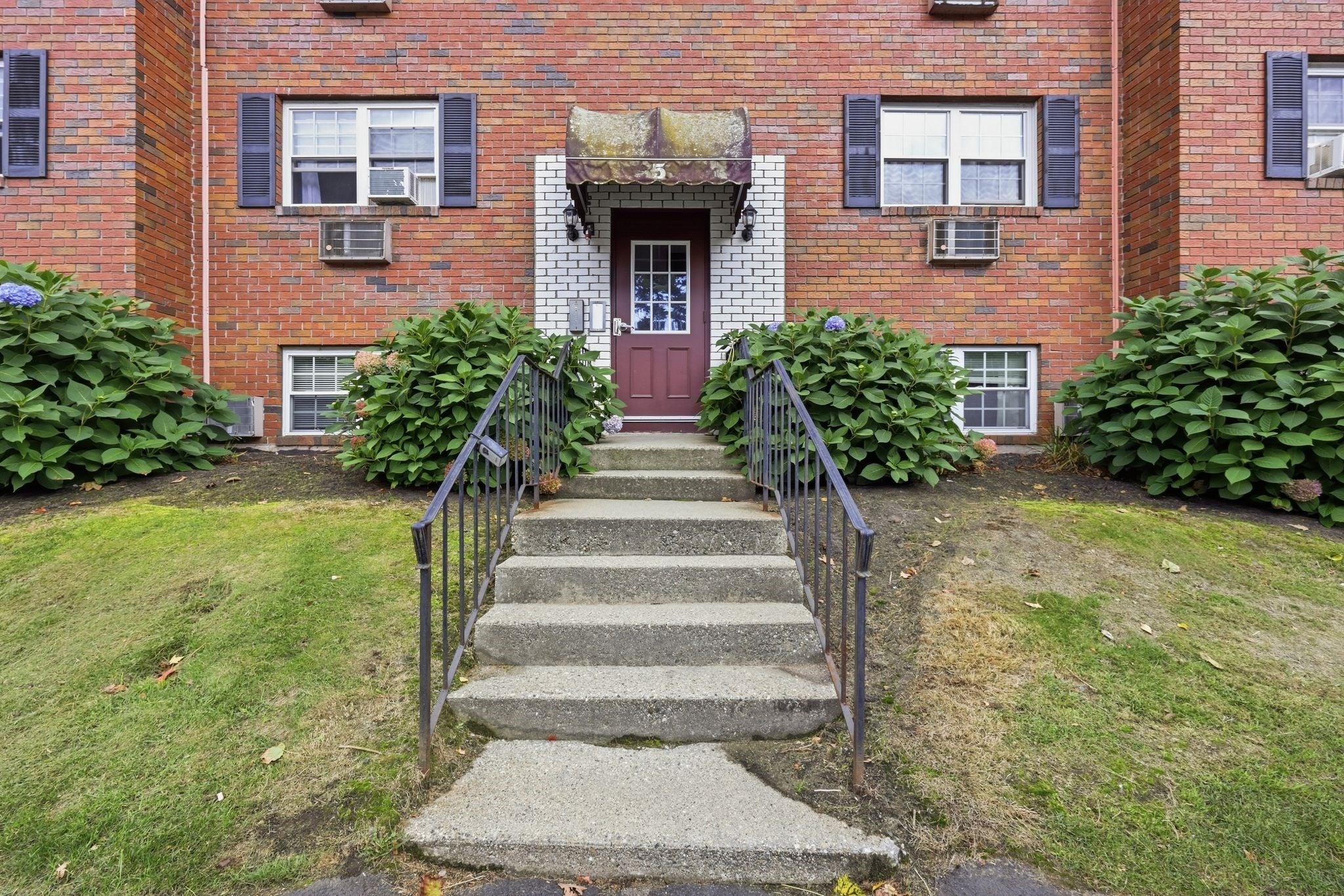 5 Maple Crest Circle #E, Holyoke, MA, 5 Maple Crest Circle #E, Holyoke, MA Photo #1