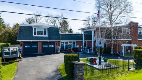 Photo of 6 Middlefield Pl, Acushnet, MA 02743 (MLS # 73496949)