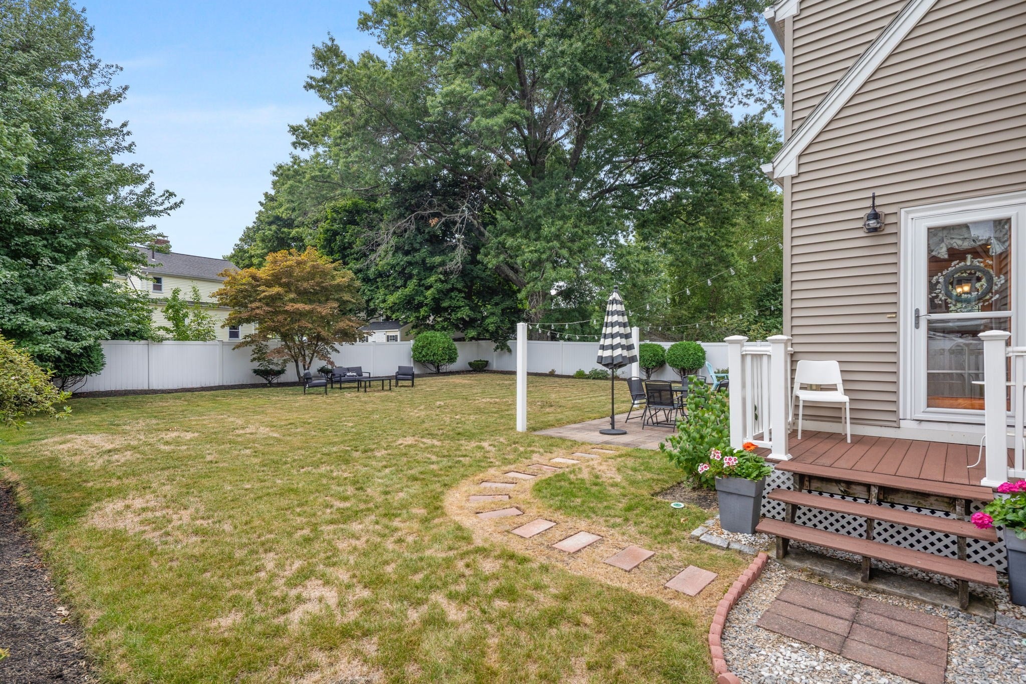 18 Beaver St